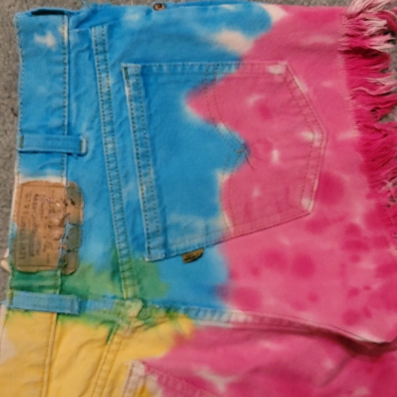 VINTAGE LEVI JEAN TIE-DYE SHORTS - Picture 4 of 4